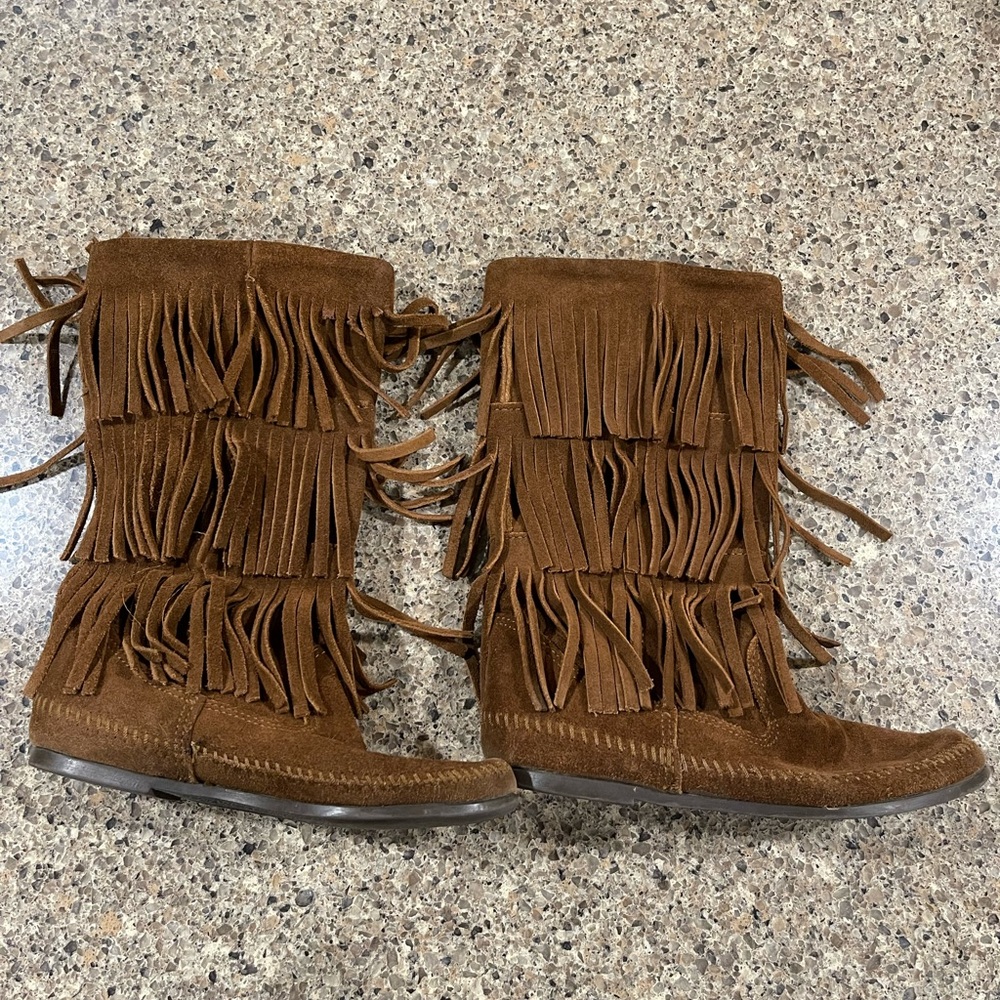 Minnetonka 3 Layer Fringe Boot Tan Size 6 - image 3